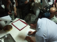 do kapsuły dodano współczesne dokumenty